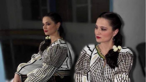 Mesajul emoționant al Nicoletei Voicu pentru mama ei: ”Ți-aș face chipul o icoană…” + Imagini de colecție cu artista când era mică