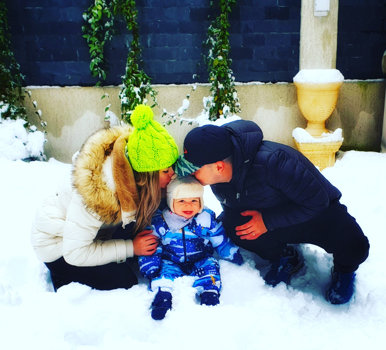 Dan Badea și soția lui, petrecere cu ștaif de ziua fiului lor! Ce a ales Aris de pe tavă și cum arată rochia sexy purtată de Mădălina Badea