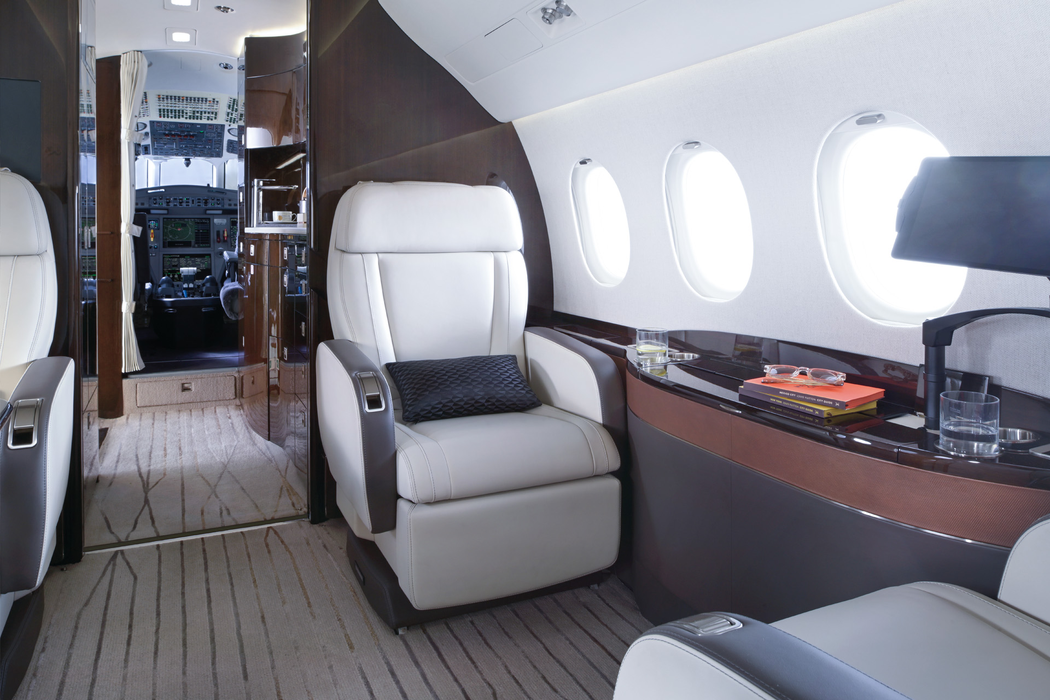 Interiorul avionului de 34 de milioane de dolari este, într-adevăr, spectaculos (Sursa foto: dassaultfalcon.com)