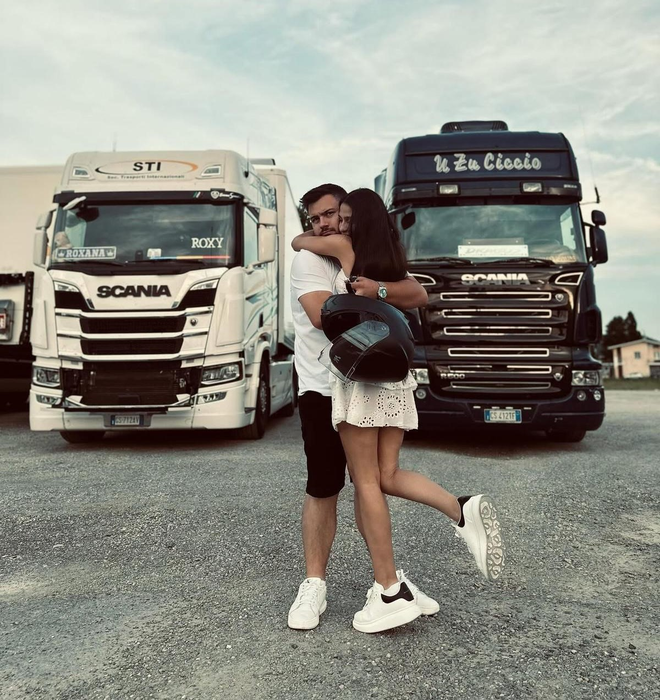Soțul său, Dragoș, nu doar că a susținut-o pe Roxana, dar i-a fost și instructor auto foto: arhivă personală