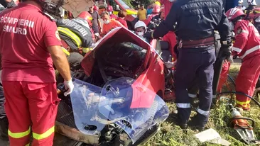Accident grav în Prahova! Două autoturisme și o autobasculantă au intrat în coliziune. Un copil a fost preluat de elicopterul SMURD