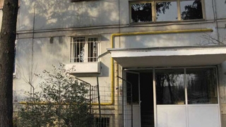 Cadavrul unei femei de 57 de ani din Targoviste a fost gasit in scara blocului unde locuia, intr-o balta de sange