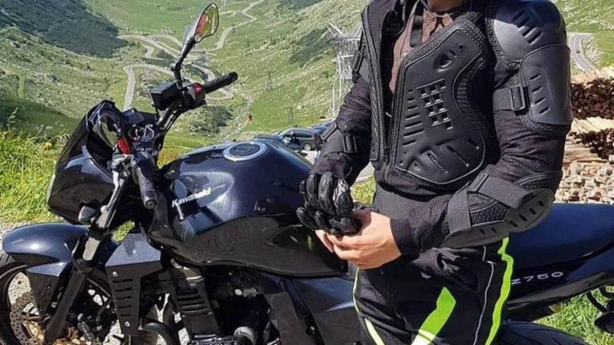Motociclistul oltean, accidentat grav când împărțea cadouri de Crăciun copiilor, și-a revenit