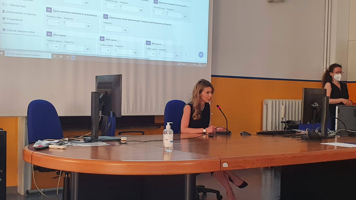 Soțul (consul) de mână cu una la LOFT / Soția (consul-șef) doarme la Torino! Picanterii în cuplul de consuli ai României în Italia: copiii puși de Dragnea pe funcții au probleme sentimentale!