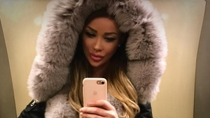 Bianca Drăguşanu, mai slabă ca oricând! Şi-a pus o pereche de pantaloni evazaţi şi a ieşit aşa la shopping