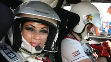 FOTO Nicoleta Luciu a fost copilot la Baneasa Rally Show! Uite ce bine arata in echipamentul de raliu!