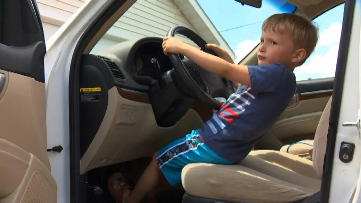 Un copil de 13 ani din Huși a furat mașina familiei și a demarat în mare viteză. Ireal unde a fost prins de polițiști