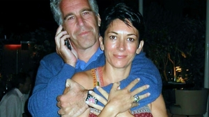 Achizițiile bizare ale lui Jeffrey Epstein, dezvăluite din arhivele FBI: uniforme de școlărițe, jucării și obsesii bizare