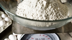 Am ajuns la culmea saraciei! Romanii cumpara alimente cu suta de grame!