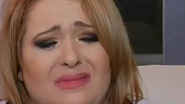 Viorica ar innebuni daca ar vedea imaginile astea cu Fulgi! A fost filmat cu berea in mana si camasa descheiata!