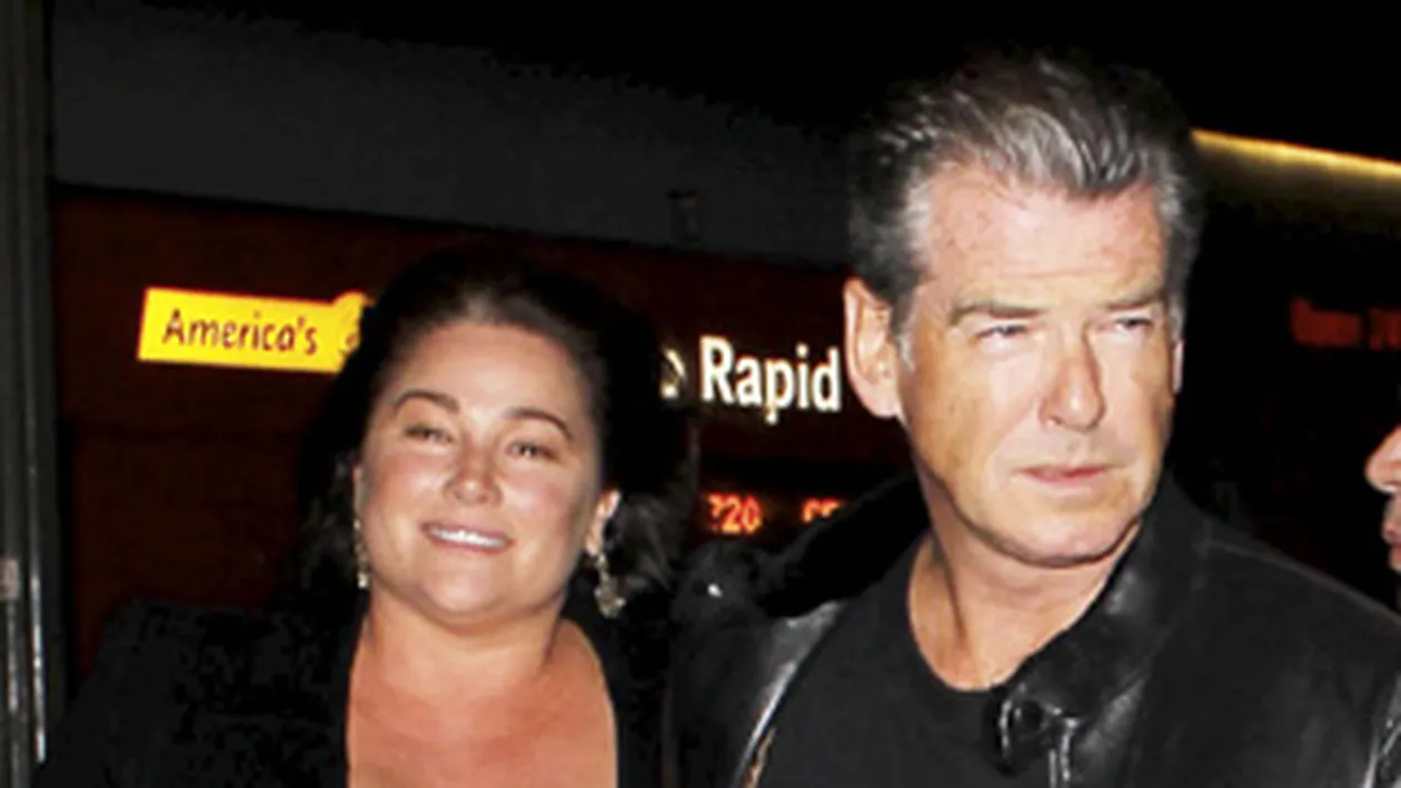 O iubeste, desi nu e deloc croita dupa calapodul divelor din showbiz! Pierce Brosnan, cu nevasta la concert
