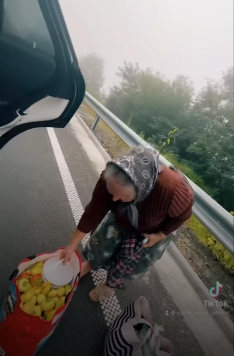 Culiță Sterp, așa cum rar se lasă văzut. Ce a făcut cântărețul în momentul în care a întâlnit o bătrână pe stradă