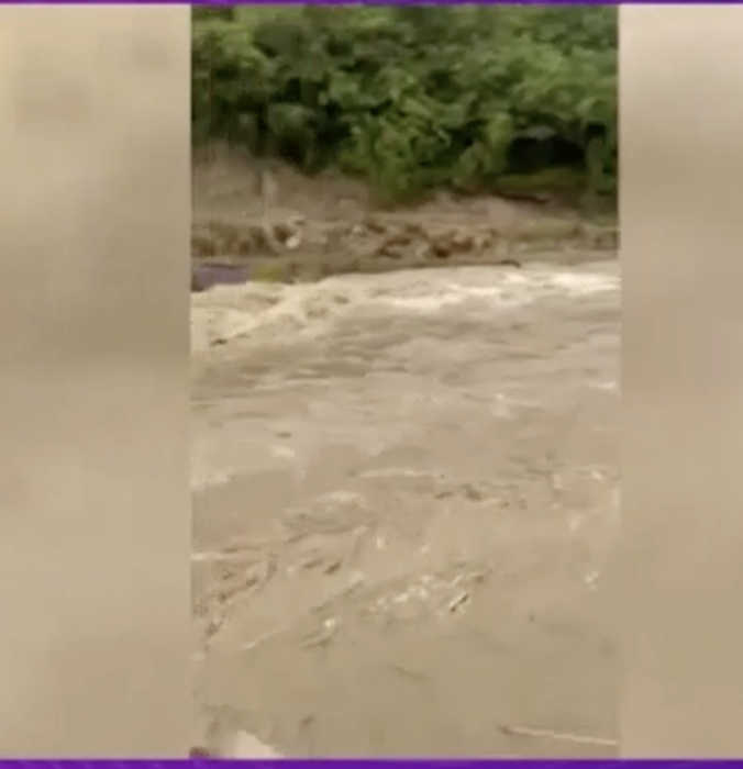 Imagini durerii de la Salina Praid. Minerii au ieșit în lacrimi după ce au văzut dezastrul: pericol de prăbușire