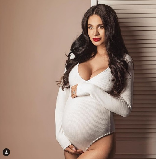 Larisa Ionescu a născut în secret! Avem primele imagini cu bebelușul și numele pe care l-a primit