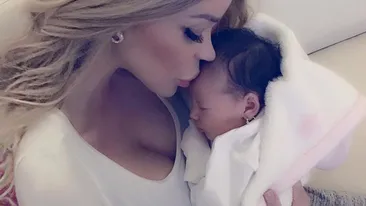 Bianca Drăguşanu a lăsat-o singură pe Sofia toată dimineaţa şi a dat fuga la salon! Ce şi-a făcut blonda în atât de mult timp!