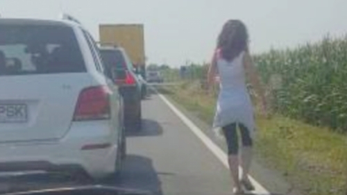 VIDEO Gestul unei tinere a ajuns viral pe Facebook după ce le-a dat o lecţie de civilizaţie unor băieţi dintr-un jeep
