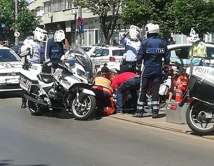 Polițist de la rutieră, rănit în trafic de un șofer grăbit. FOTO