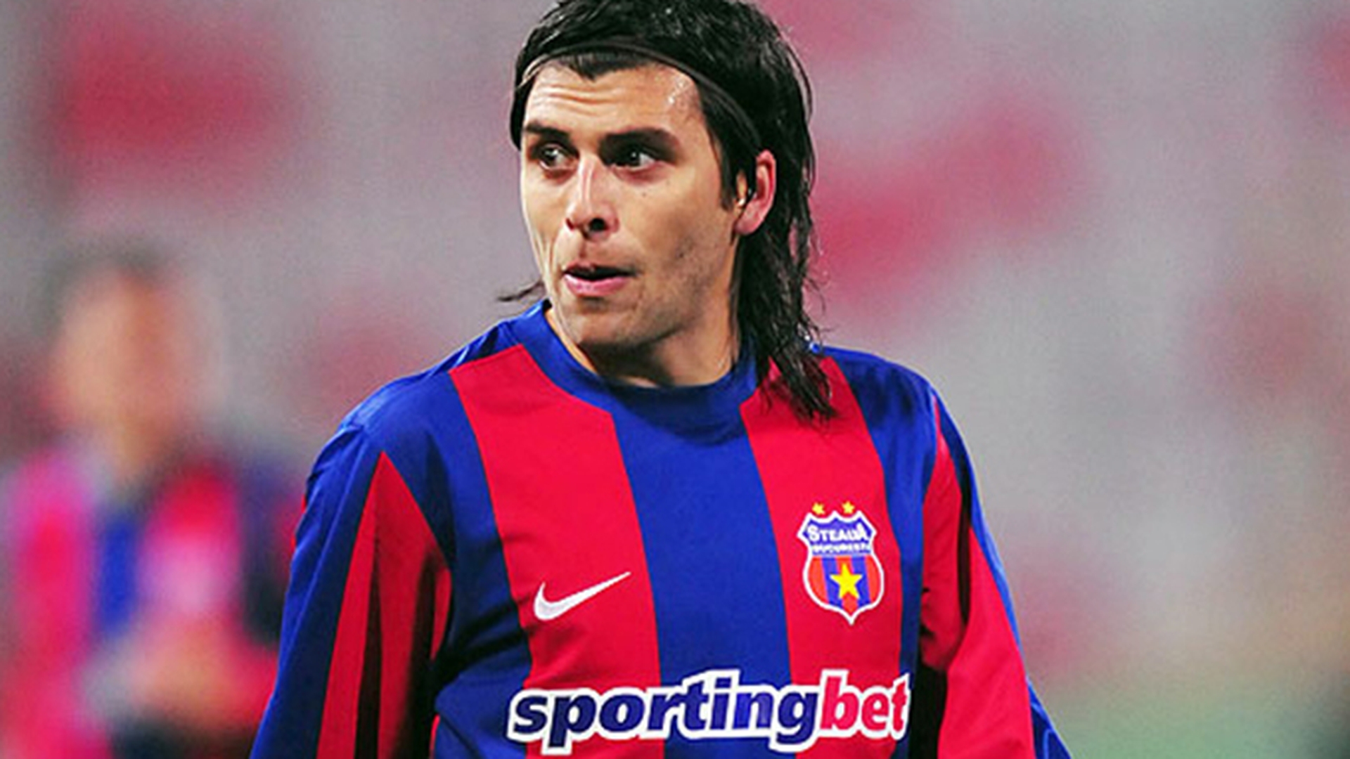 Îl mai ţii minte pe Juan Carlos Toja, jucătorul care "rupea" cluburile din Bucureşti pe vremea când juca la Steaua? Cum arată acum. Schimbarea lui este radicală