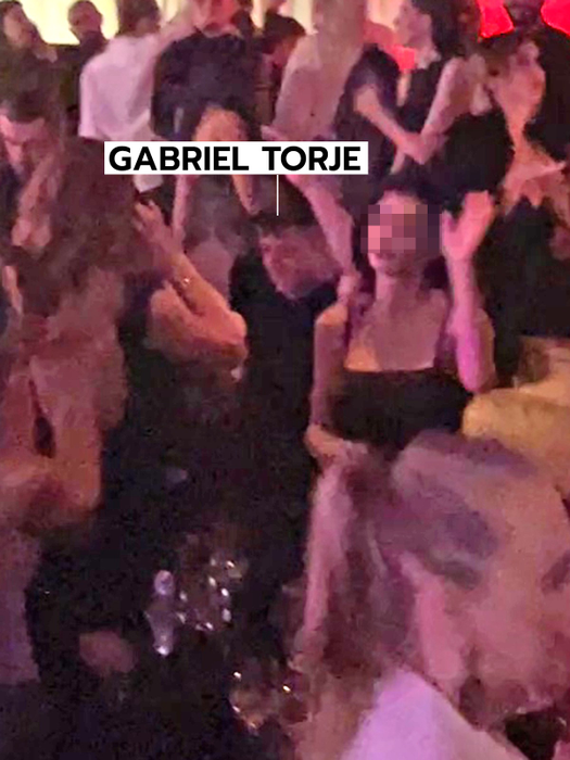 Gabriel Torje dansează alături de frumusețile care l-au însoțit (SURSA FOTO: CANCAN.RO)