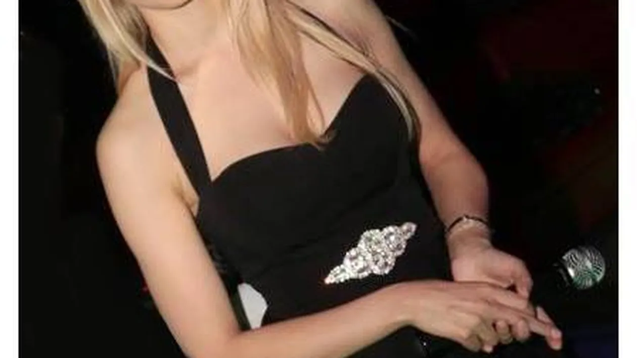 Testamentul în versuri al Denisei Manelista! Abia acum şi-au dat seama toţi ce voia să spună. ”Eu la cruce nu vreau lumânare...”