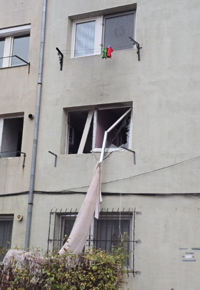 Explozie puternică într-un bloc din Focșani, urmată de incendiu. Informații de ultimă oră/ sursă foto: social media