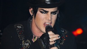 Adam este noul Freddie Mercury!