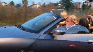 VIDEO EXCLUSIV: Mega-fentă la 71 de ani. Ilie Năstase are lipici la puştoaice! Şi-a decapotat BMW-ul şi…