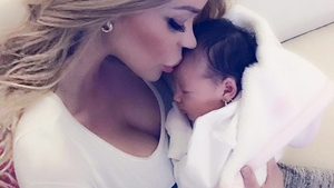 Nu mai e nici un dubiu că a devenit mămică! BIANCA DRĂGUŞANU şi-a arătat operaţia de cezariană!