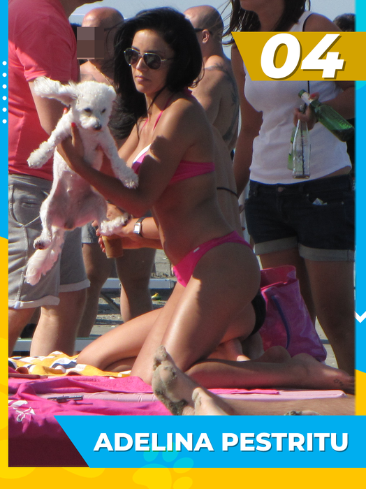 Top 25 dive cu prietenii necuvântători la plajă! Care e cea mai sexoasă dintre Bianca Drăgușanu, Crina Abrudan sau Lora?