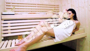 Moldoveanca "Blanche" atrage turisti la Sucevita. Fosta iubita a lui Iri, sexy la sauna