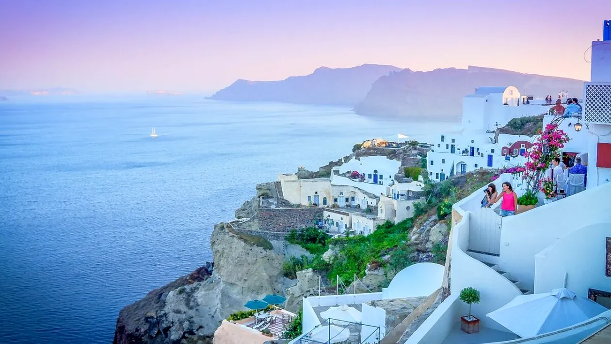 Ce prețuri sunt în Grecia în 2025. Mai merită să te duci? „Nu e ca în România, unde ți se dă o...”