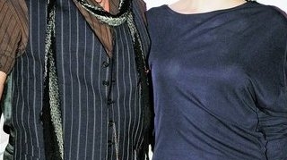 Nici nu e de mirare ca Amber Heard s-a indragostit de el. Ce bine seamana Johnny Depp cu fosta ei iubita!