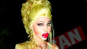 Poarta tot timpul masca