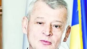 Cupa Finalei UEFA Europa League a ajuns in Capitala. Sorin Oprescu primeste cel mai ravnit trofeu din fotbal