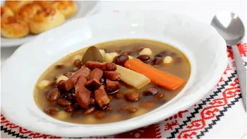 Cea mai ieftină ciorbă cu carne costă doar 9 lei (4 porții). Cum se face, pas cu pas, această rețetă