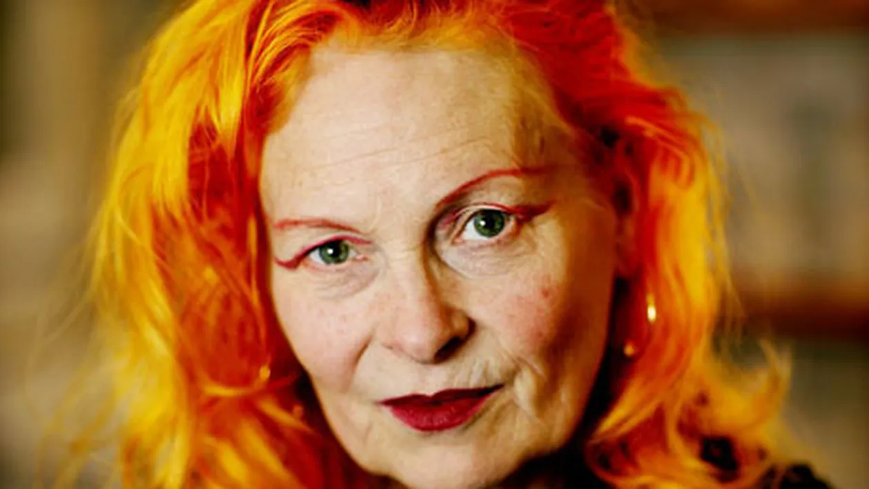 Creatoarea de modă Vivienne Westwood a pozat goală la 70 de ani, iar pozele i-au fost expuse într-o galerie! Te ţine s-o vezi?
