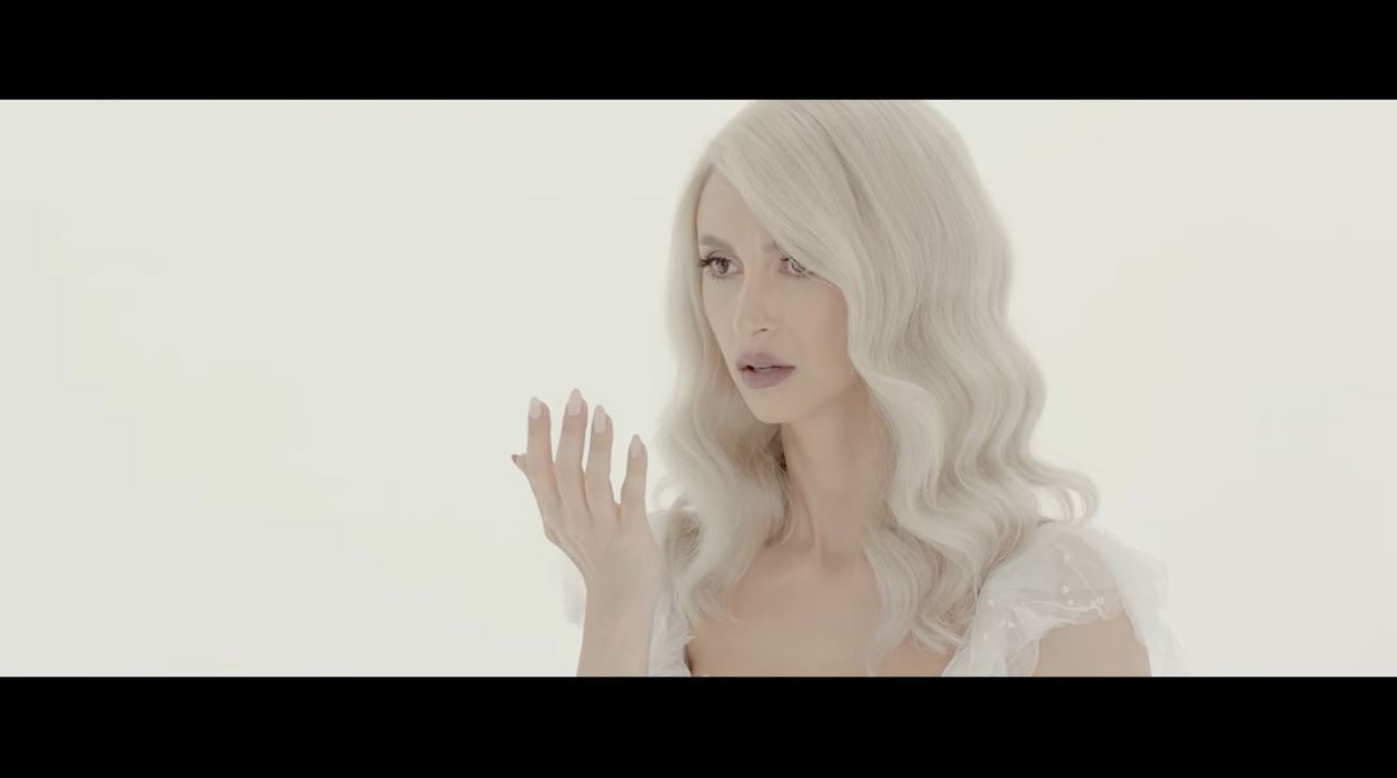 Andreea Bălan, mesaje dureroase pentru George Burcea în noua piesă, “Am crezut în basme”! Bărbatul misterios din videoclip seamănă cu tatăl fiicelor sale
