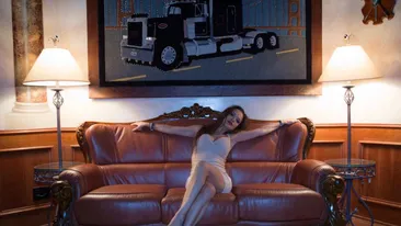 Andreea Antonescu recunoaste! A facut sex in avion, la telefon si…Vezi la ce-a folosit catusele