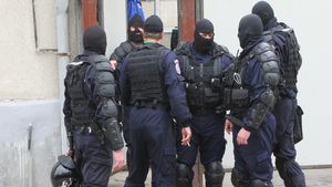 Mascatii cautau in 2011 tigari de contrabanda intr-o gradinita din Bucuresti. Acum vila este vanduta. Afla de ce!