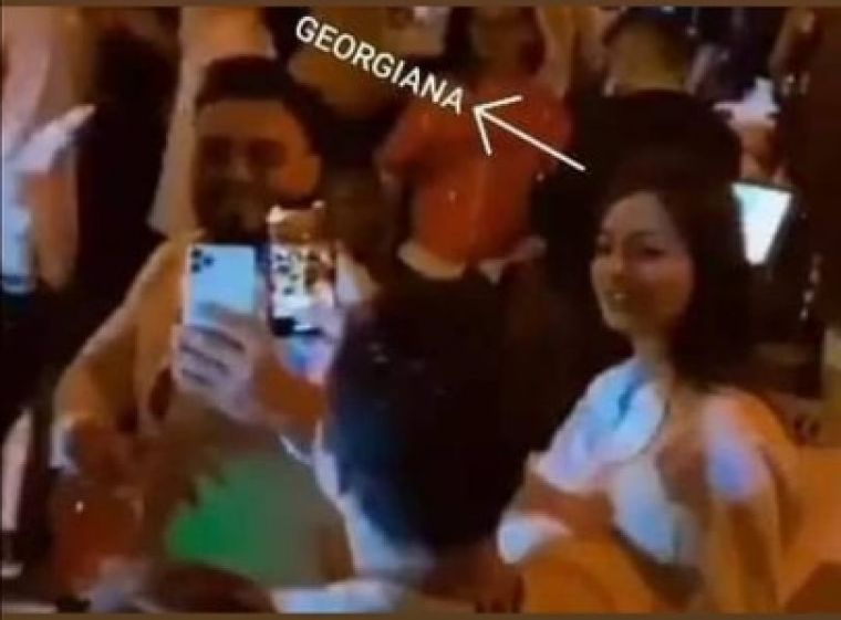 Jador s-a distrat cu fosta iubită la mare și a făcut chiar el publice imaginile în care apar împreună: “A plâns după ea și vrea să se împace”. Gestul uimitor făcut de artist pe Instagram