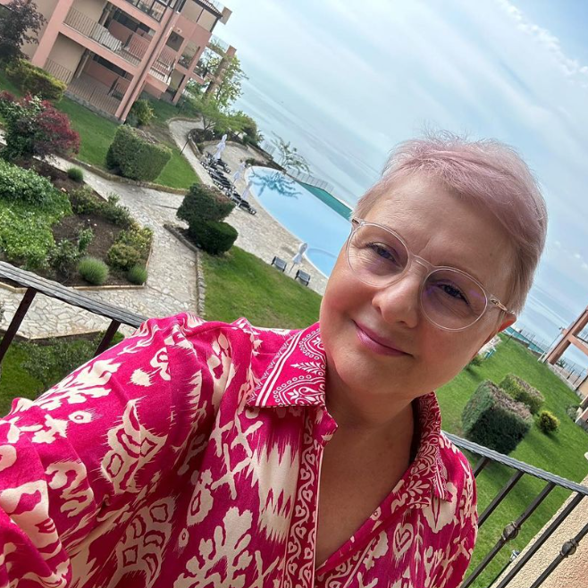 Cum arată azi Dana Deac, fosta vedetă de la Antena 1 și Antena 3. Jurnalista a învins cancerul în cinci rânduri