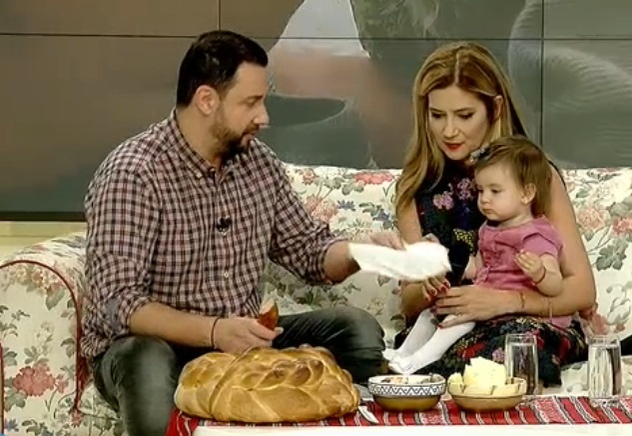 Amalia Enache este foarte fericită de când a devenit pentru prima dată mămică şi îi dedică tot timpul liber micuţei sale.