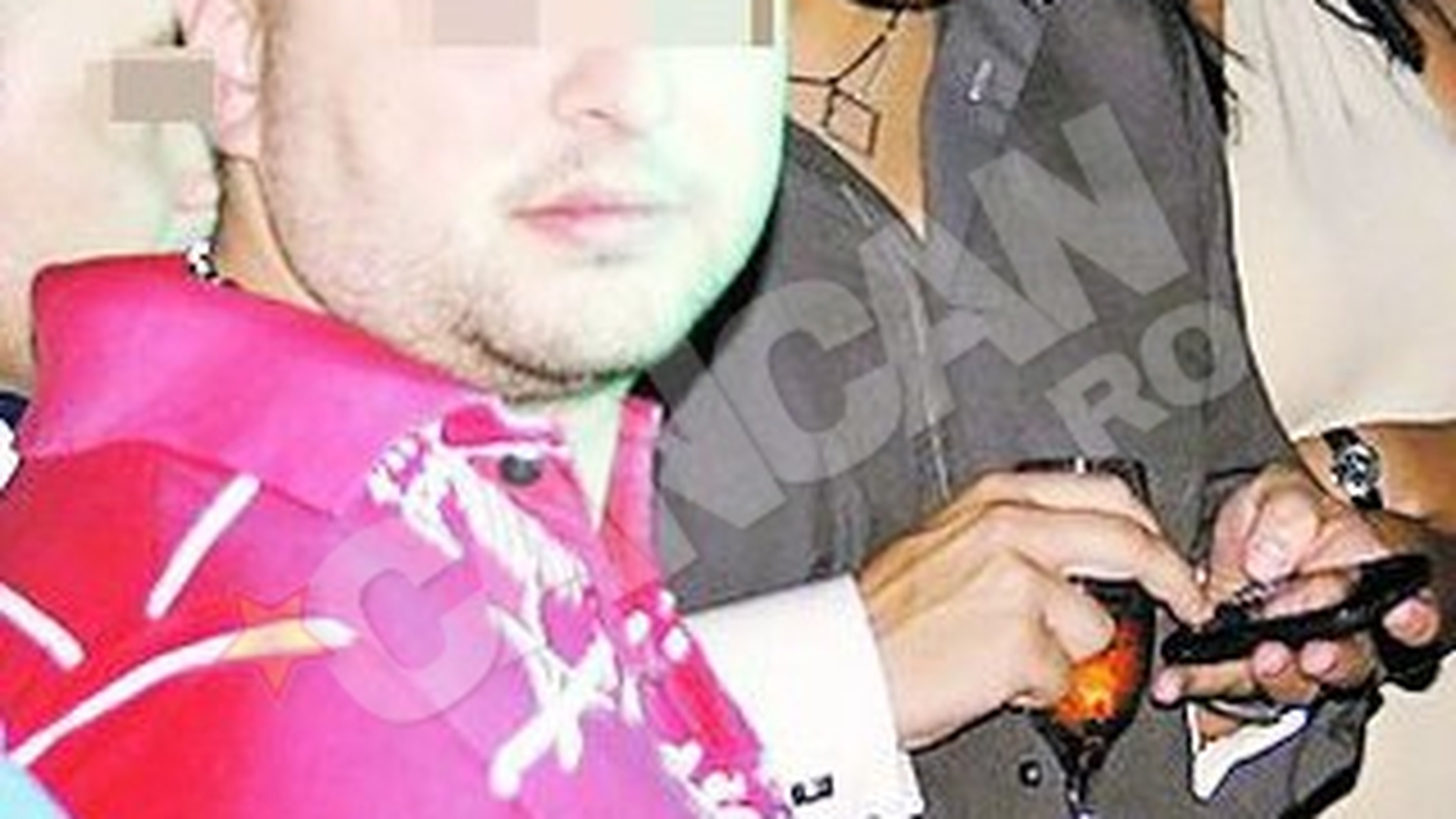 Badalau nu poate sta fara Adelina nici cand iese cu baietii. I-a dat mesaje toata noaptea