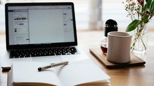 S-au săturat de teme așa că au decis să taie cablul de internet al profesorului de matematică