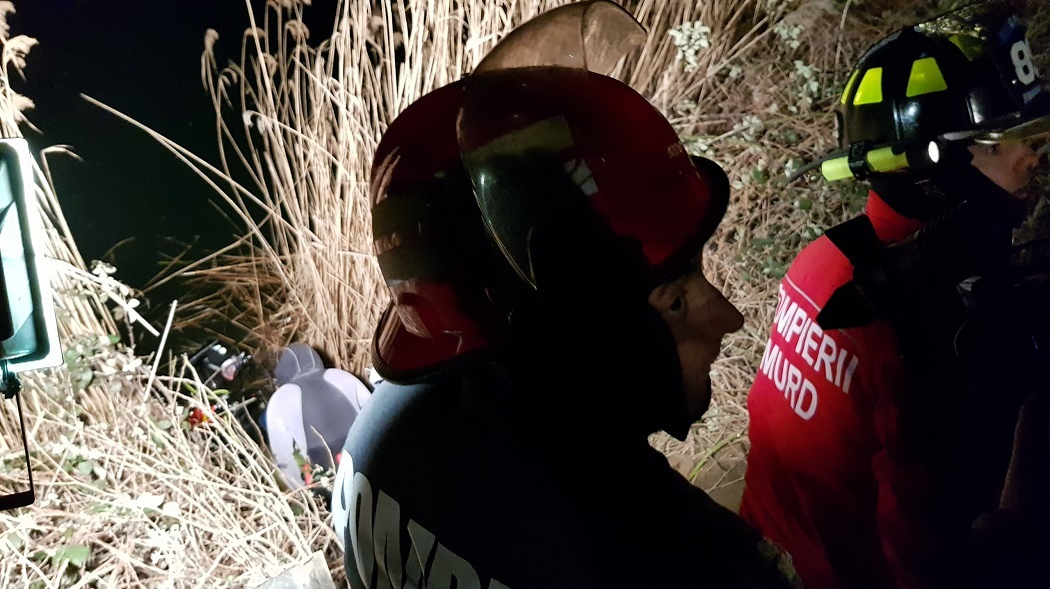 Bărbatul a fost găsit la cinci metri de unde se afla maşina, în apele adânci ale lacului