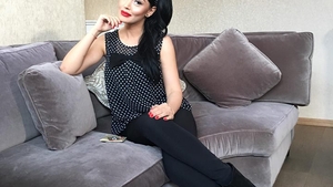 ANDREEA MANTEA s-a pozat pe masa de epilat, însă a omis un detaliu pe care fanii l-au observat imediat