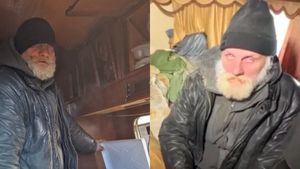 Povestea tristă a unui bărbat din Iași. Viorel trăiește de pe o zi pe alta într-o rulota, iar singura avere îi sunt cele 200 de cărți