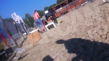 Trei turisti au transformat nisipul in zapada! Au tras pe nas de pe un scaun de plastic, la 9 dimineata, pe plaja!
