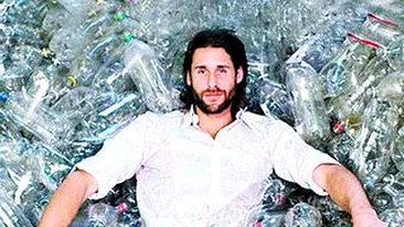 Face o insula din gunoaie reciclate