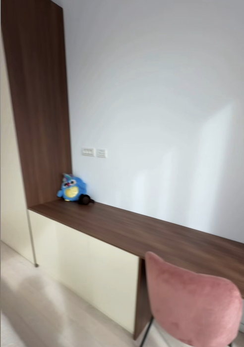 Andreea Popescu a început transformările în noul penthouse. Primele imagini din dormitorul fiicei sale